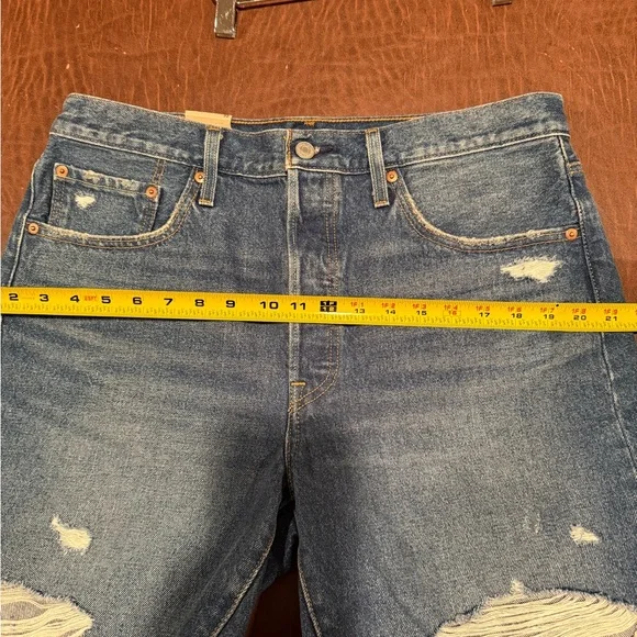 NWT Levi's Classic Blue Jean Shorts - Picture 4 of 6